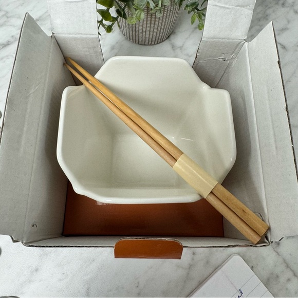 Maruchan Ramen Ceramic Takeout Container w/ Chopsticks - NIB - Picture 3 of 14